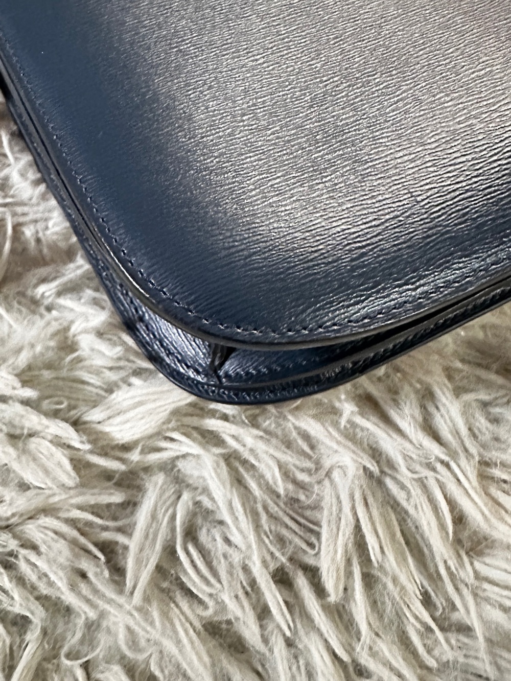 Celine Classic Box Medium Shoulder Leather Bag in Blue - Picture 6 of 16